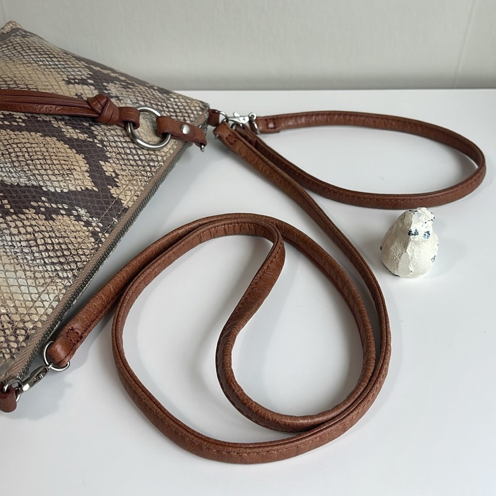 HOBO Leather Wristlet Shoulder Bag - Picture 13 of 16